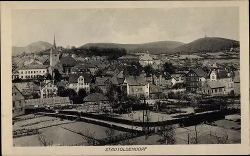 Ak Stadtoldendorf in Niedersachsen, Panorama der Ortschaft und Umgebung, Felder, Kirchturm