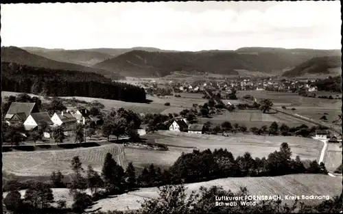 Ak Fornsbach Murrhardt im Rems Murr Kreis, Panoramaansicht der Ortschaft, Felder, Berge