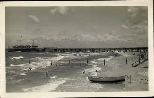 Foto Ak Ostseebad Heringsdorf auf Usedom, Badestrand, Boot