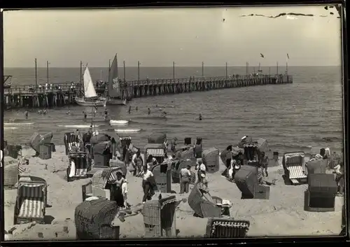 Foto Ak Ostseebad Brunshaupten Kühlungsborn, Seebrücke, Strand