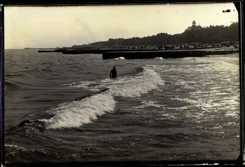 Foto Ak Ostseebad Brunshaupten Kühlungsborn, Wellenschlag am Strande