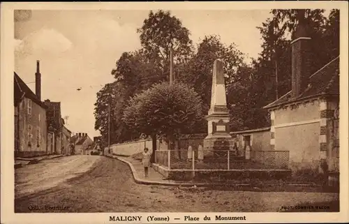 Ak Maligny Yonne, Place du Monument