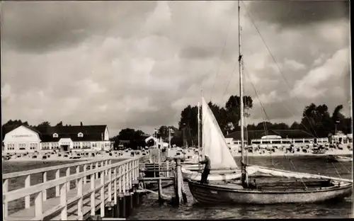 Ak Ostseebad Grömitz in Holstein, Strandhalle, Strand, Anleger, Brücke