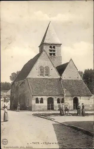 Ak Vaux Auxerre Yonne, L´Eglise et la Place