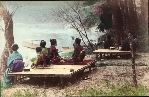 Ak Japan, Frauen in Kimonos, Am Seeufer