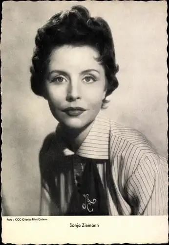 Ak Schauspielerin Sonja Ziemann, Portrait