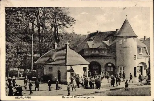 Ak Neuruppin in Brandenburg, Bahnhof Rheinsbergertor, Straßenseite