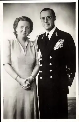 Ak Königin Juliana der Niederlande, Prinz Bernhard, Portrait, Uniform