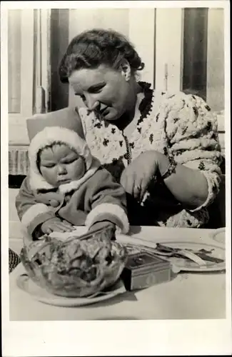Ak Grindelwald, Prinzessin Beatrix der Niederlande als Baby, Mutter Juliana,1939