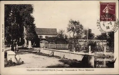 Ak Villeneuve l'Archevêque Yonne, Promenade de l'Est, L'Abreuvoir