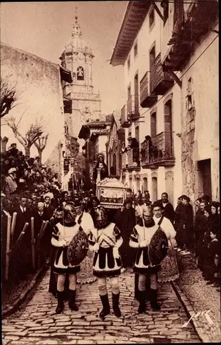 Ak Fuenterrabia Baskenland Spanien, Curieuses processions dans les rues