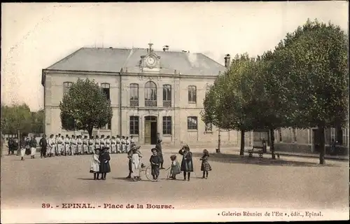 Ak Épinal Lothringen Vosges, Place de la Bourse