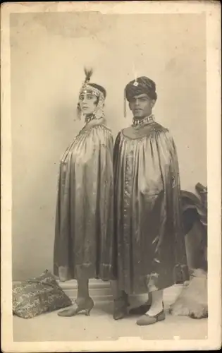 Foto Ak Karneval, Paar in orientalischen Kostümen