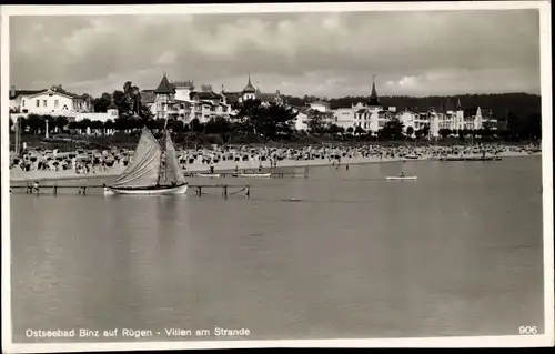 Ak Ostseebad Binz auf Rügen, Villen am Strand, Segelboot