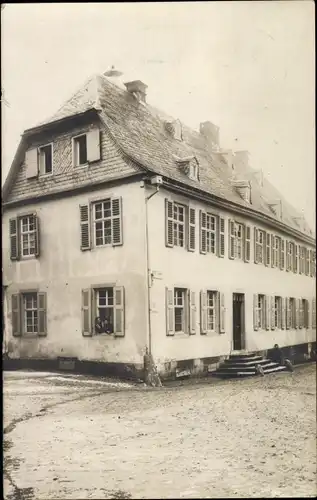 Foto Ak Hildesheim in Niedersachsen, Bewohner am Fenster