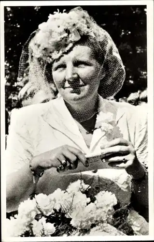 Ak Juliana der Niederlande, Portrait, Anjerdag 1946