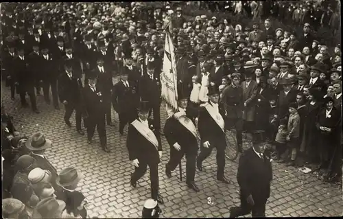Foto Ak Krefeld am Niederrhein, Umzug