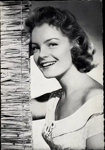 Ak Schauspielerin Romy Schneider, Portrait, Sissi, Feuerwerk