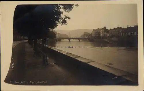 Foto Ak Épinal Lothringen Vosges, Flusspartie, Brücke