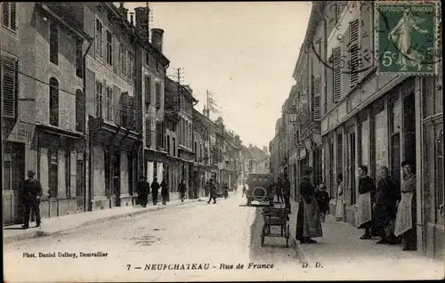 Ak Neufchâteau Lothringen Vosges, Rue de France