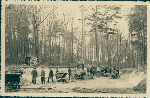 Foto Ak Großwig Bad Schmiedeberg in der Dübener Heide, Straßenbau, Einschnitt