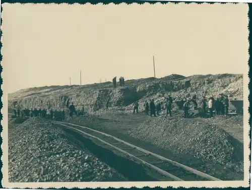 Foto Lutherstadt Wittenberg, Straßenbau, Abbruch des Pflastersmaterials auf dem Schlackenberg