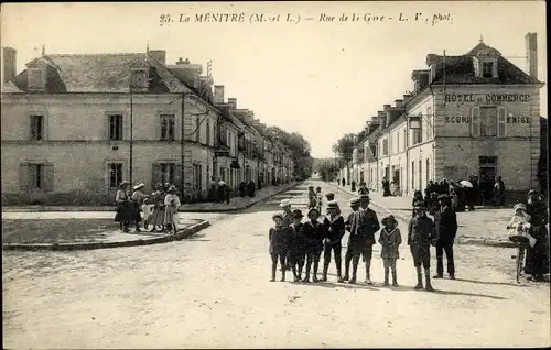 Ak La Menitre Maine et Loire, Rue de la Gare
