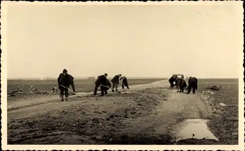 Foto Ak Zahna Elster Kreis Wittenberg, Ausbau von Wirtschaftswegen, Straßenbau