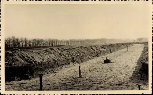 Foto Ak Lutherstadt Wittenberg, Straßenbau, Koffer ist fertig