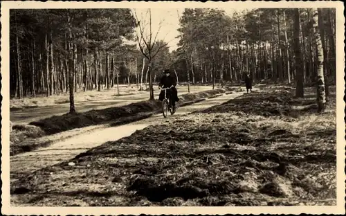 Foto Ak Zerbst in Anhalt, Radfahrerstraße, Straßenbau, Fahrradfahrer