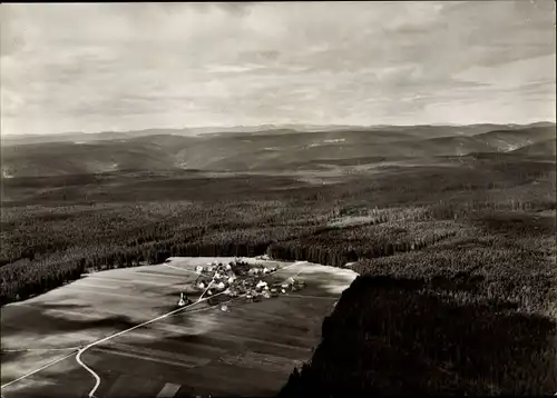 Ak Herzogenweiler Villingen Schwenningen im Schwarzwald, Blick auf den Ort, Fliegeraufnahme