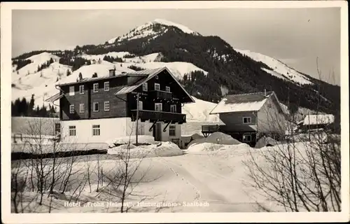 Ak Saalbach Hinterglemm in Salzburg, Hotel Frohe Heimat, Winteransicht