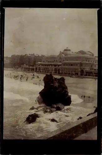 Foto Ak Biarritz Pyrénées Atlantiques, Partie am Strand