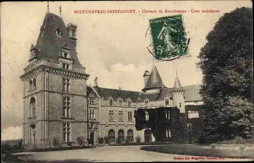 Ak Neufchateau Frebécourt Vosges, Château de Bourlémont, Cour intérieure