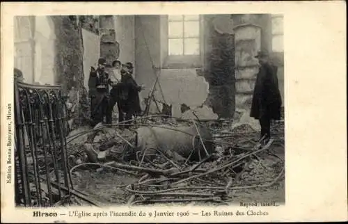 Ak Hirson Aisne, L'Eglise apres l'incendie du 9 Janvier 1906, Les Ruines des Cloches