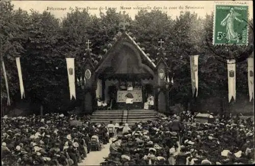 Ak Notre Dame de Liesse Aisne, Pelerinage, Cour du Seminaire, Messe, Gottesdienst