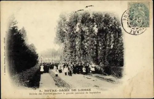 Ak Notre Dame de Liesse Aisne, Arrivee des Pelerins pendant la grande neuvaine de Septembre