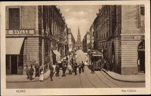 Ak Reims Marne, vue générale de la Rue Colbert, Tram