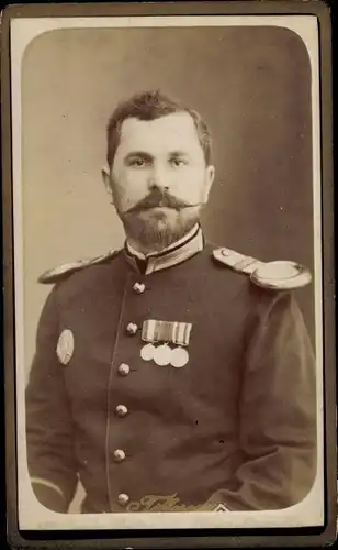 CdV Standportrait, Französischer Soldat, Dritte Republik, Uniform, Orden