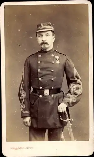 CdV Standportrait, Französischer Soldat, Dritte Republik, Uniform, Orden
