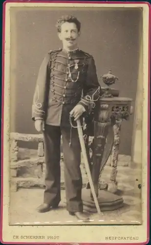 CdV Standportrait, Französischer Soldat, Husarenuniform, Orden, Degen