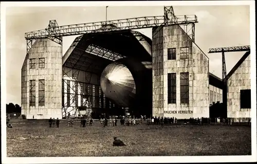 Ak Friedrichshafen am Bodensee, Graf Zeppelin in der Luftsschiffwerft, LZ 127, startbereit