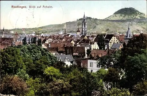 Ak Reutlingen in Württemberg, Blick auf den Ort und Achalm