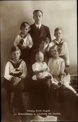 Ak Herzog Ernst August von Braunschweig und Lüneburg mit Familie, Prinzessin Victoria Luise