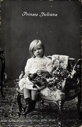 Ak Prinzessin Juliana der Niederlande, Kinderportrait, Sessel, Blumen, 1912