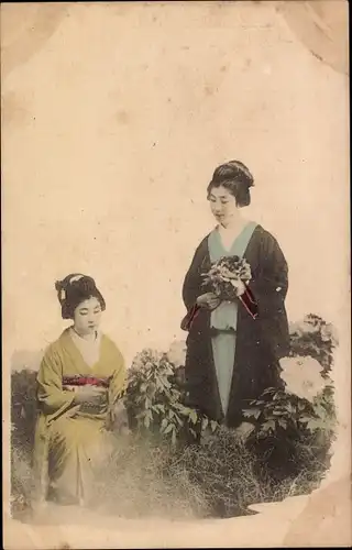 Ak Japan, Frauen in Kimonos, Blumenpflege, Blumenstrauß
