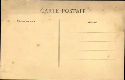 Ak Versailles Yvelines, Le Palais, La Place d'Armes, Les Troupes de la Garnison un jour de Revue