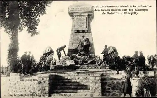 Ak Étrépilly Aisne, Monument eleve a la memoire des heros morts sur les Champs de Bataille