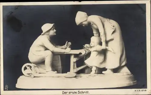 Ak Plastik, Der erste Schritt, Familie mit Kleinkind