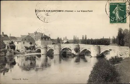 Ak Saint Savin sur Gartempe Vienne, Le Vieux Pont